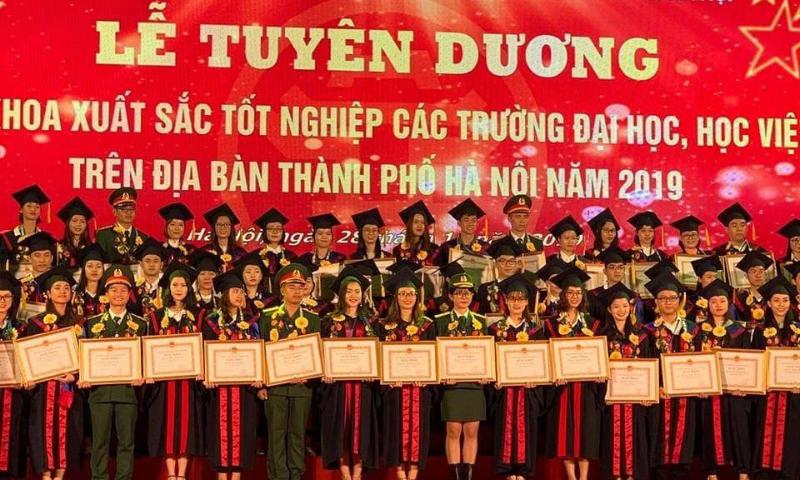 Nữ sinh Học viện Quản lý giáo dục được vinh danh Thủ khoa xuất sắc toàn thành phố Hà Nội